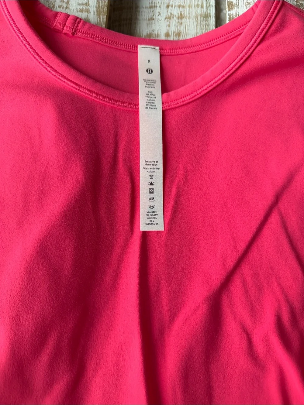 Lululemon All It takes Tee Nulu Size 8 Lipgloss NWT